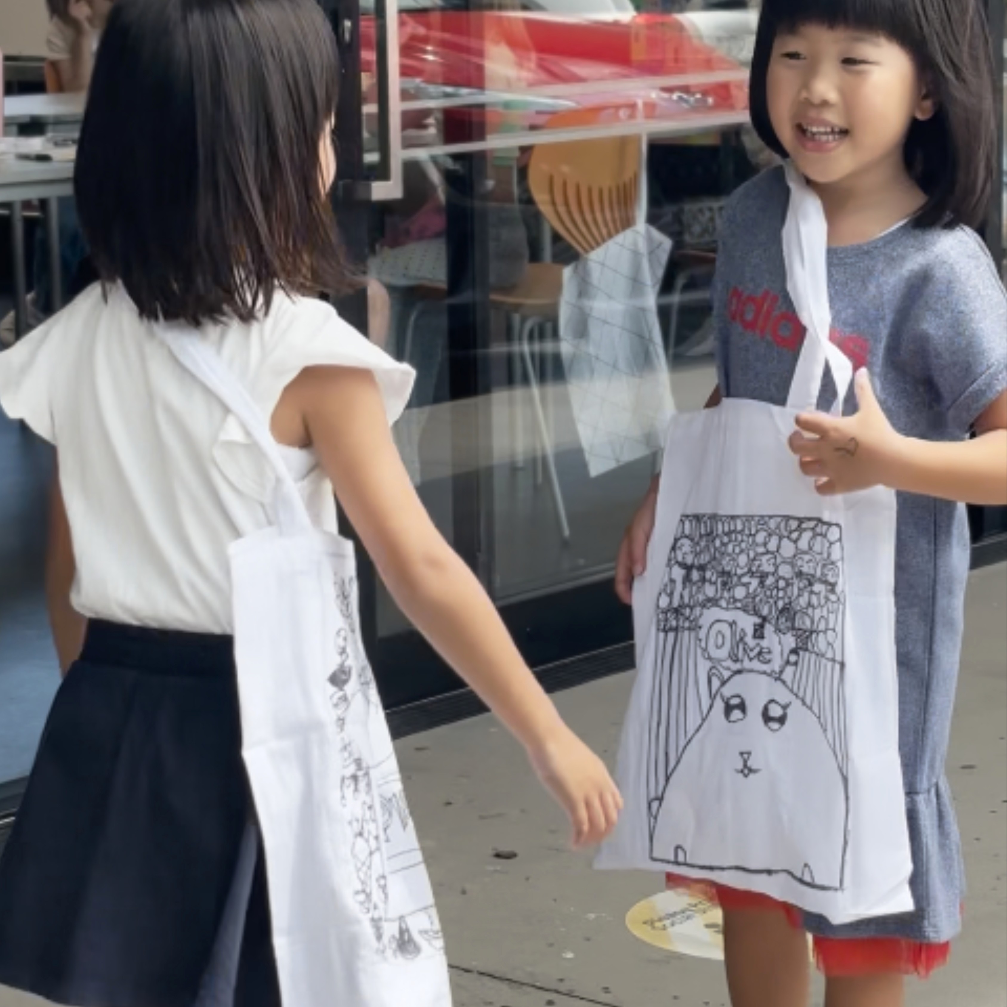 Doodle on Totes - holiday workshop for ages 6+